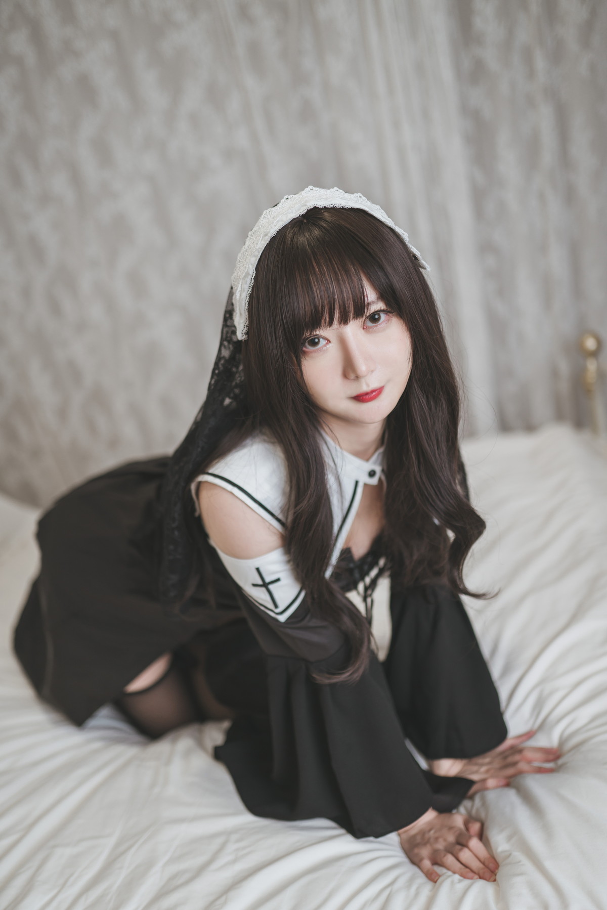 Xgyw.Net_网络美女51酱修女主题私房床上性感黑色修女服饰配黑丝吊袜秀翘臀美腿诱惑写真33P