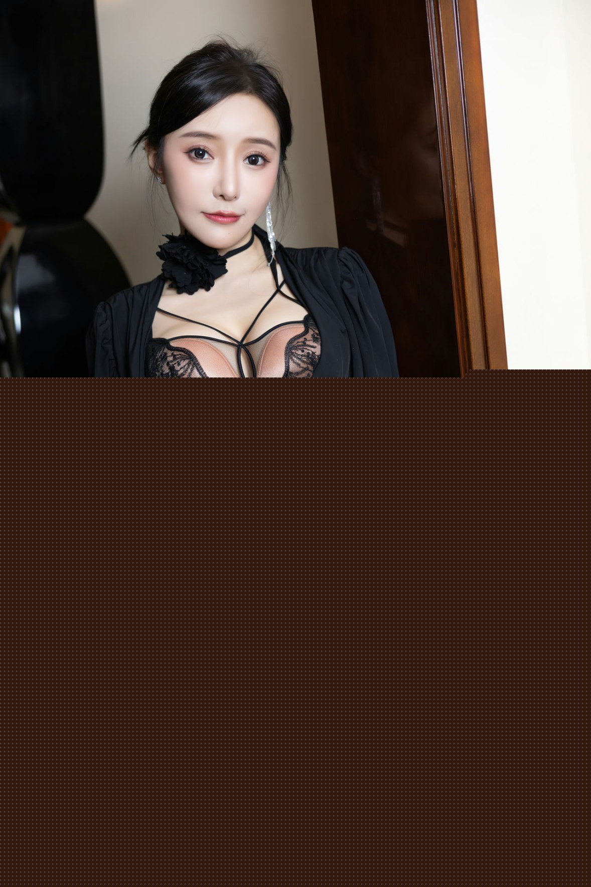 Xgyw.Net_XiuRen第6215期_女神王馨瑶yanni私房半脱露性感黑色蕾丝内衣配开档黑丝诱惑写真80P
