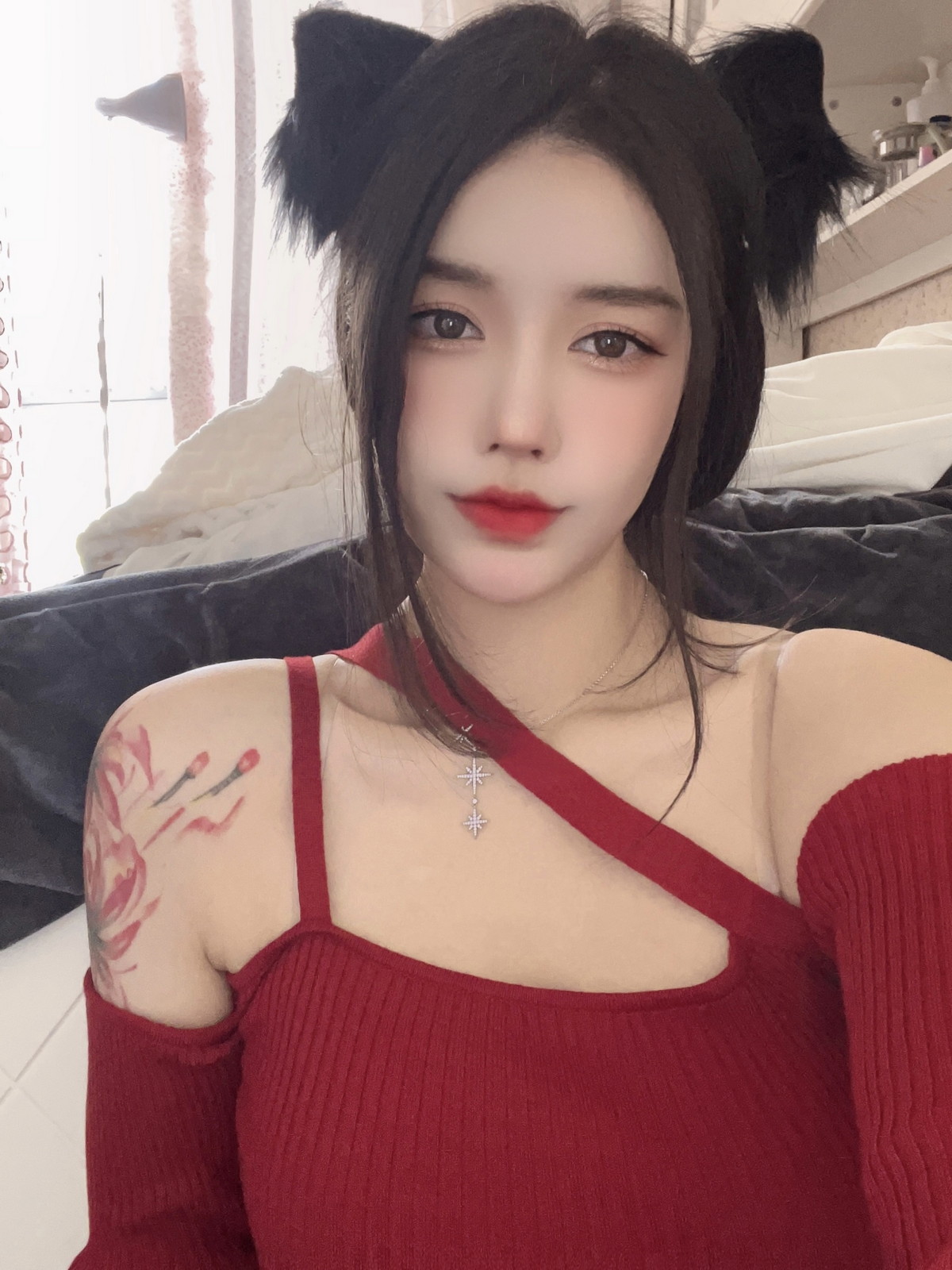 Xgyw.Net_网络美女汐圣诞特辑主题性感红色针织衣配白丝吊袜半脱露豪乳遮点诱惑写真51P