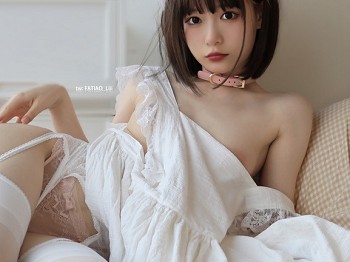 网络青春美女迷之呆梨围裙猫主题私人脱白色围裙露性感粉色内衣秀惹火身材骚扰写真41P