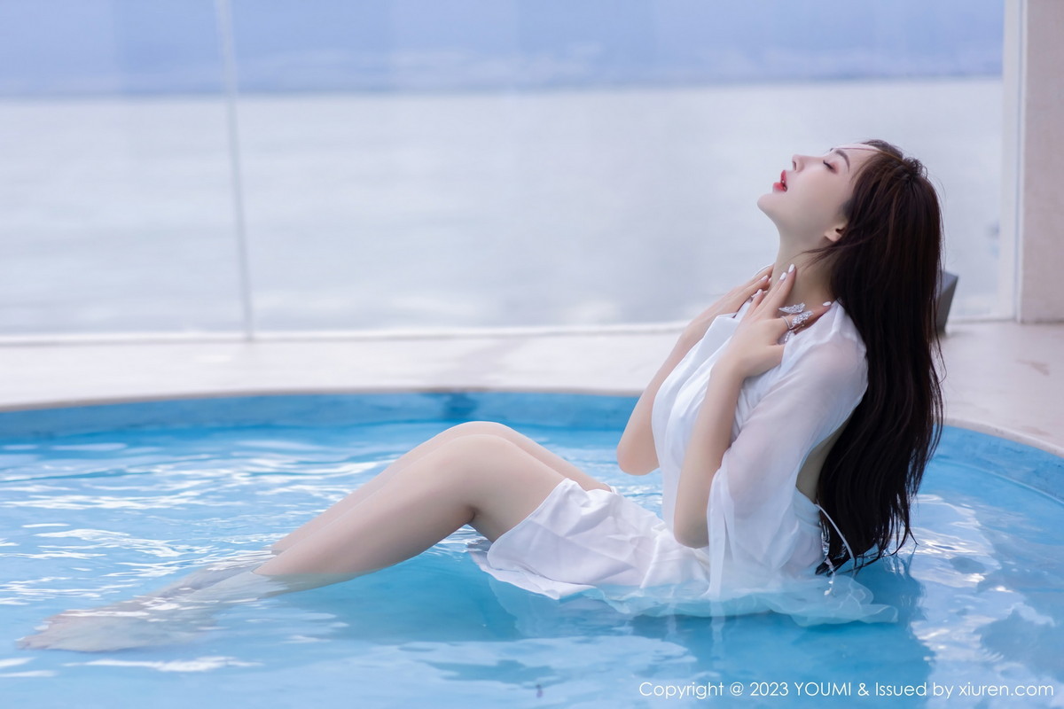 Xgyw.Net_[YouMi尤蜜荟]Vol.897_女神Carol周妍希泳池性感白色吊带长裙湿身秀完美身材诱惑写真74P