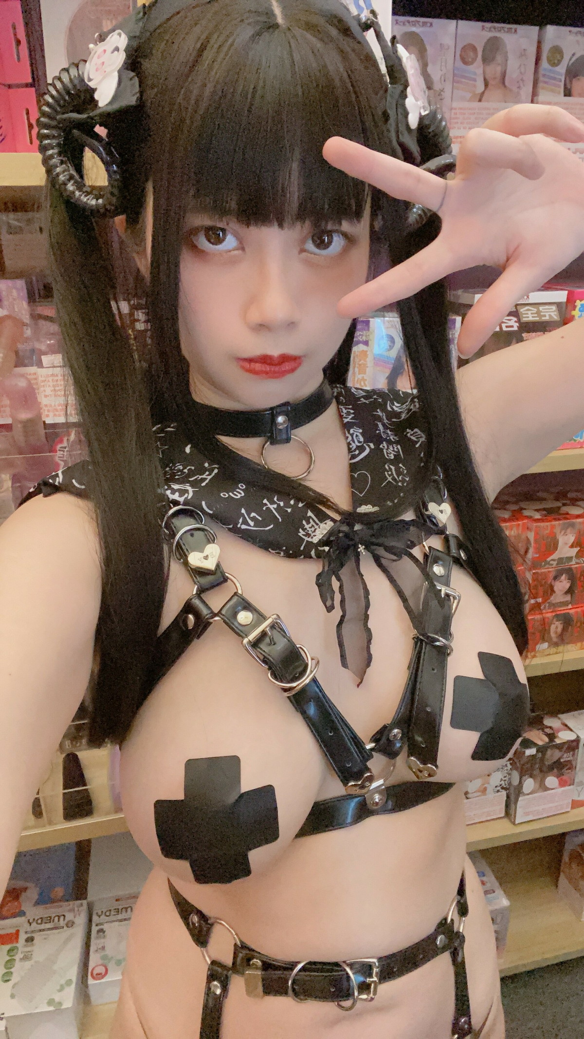 Xgyw.Net_网络美女Hieey Heika嗨兒魅魔主题性感黑色带子情趣服饰露豪乳遮点诱惑写真92P