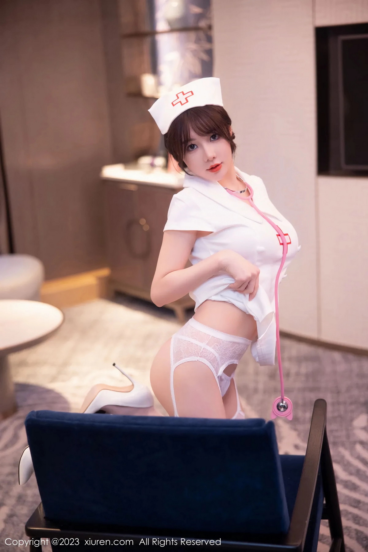 Xgyw.Net_XiuRen第6221期_模特婠婠么性感白色情趣护士服配白丝吊袜秀曼妙身姿绝美写真81P
