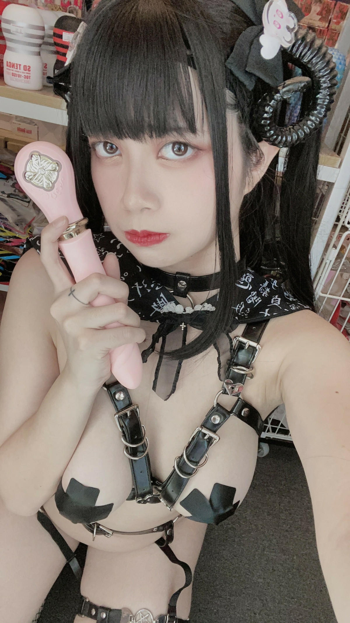 Xgyw.Net_网络美女Hieey Heika嗨兒魅魔主题性感黑色带子情趣服饰露豪乳遮点诱惑写真92P