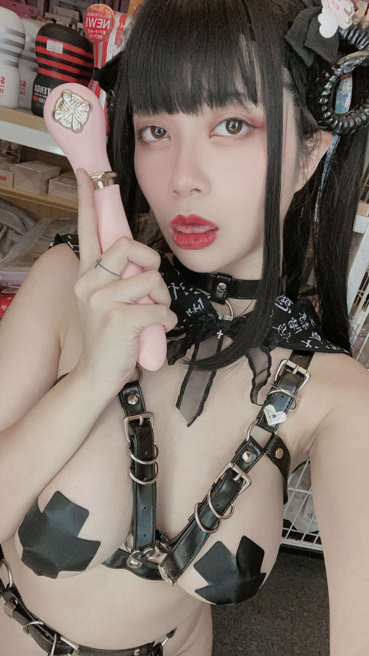 Xgyw.Net_网络美女Hieey Heika嗨兒魅魔主题性感黑色带子情趣服饰露豪乳遮点诱惑写真92P