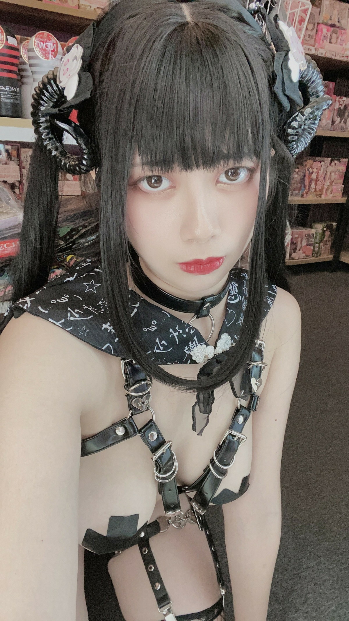 Xgyw.Net_网络美女Hieey Heika嗨兒魅魔主题性感黑色带子情趣服饰露豪乳遮点诱惑写真92P