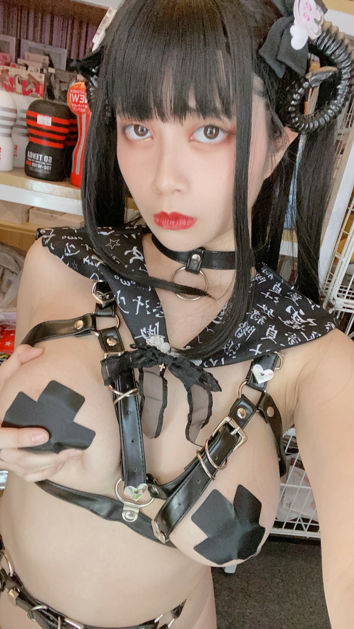 Xgyw.Net_网络美女Hieey Heika嗨兒魅魔主题性感黑色带子情趣服饰露豪乳遮点诱惑写真92P