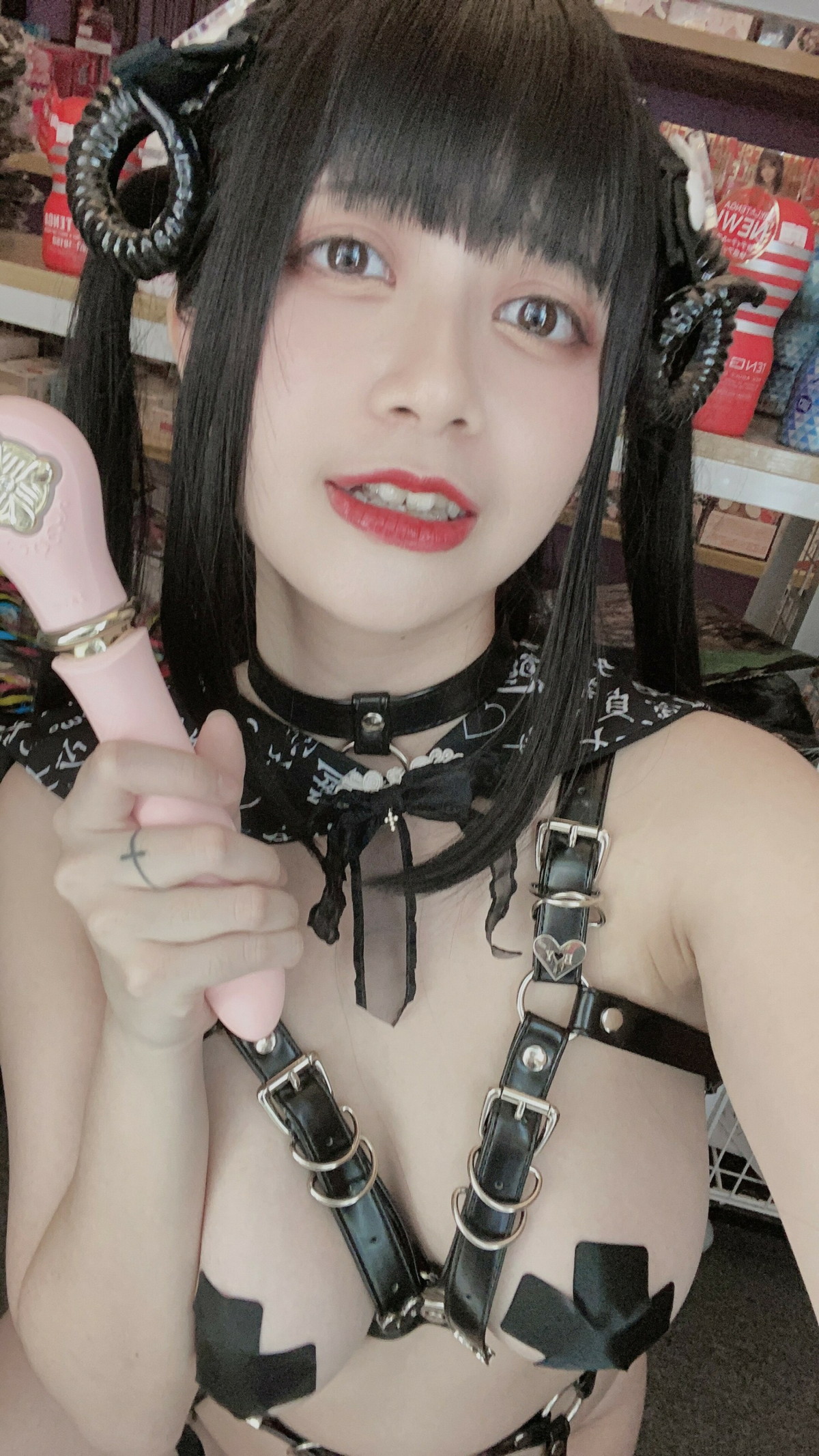 Xgyw.Net_网络美女Hieey Heika嗨兒魅魔主题性感黑色带子情趣服饰露豪乳遮点诱惑写真92P