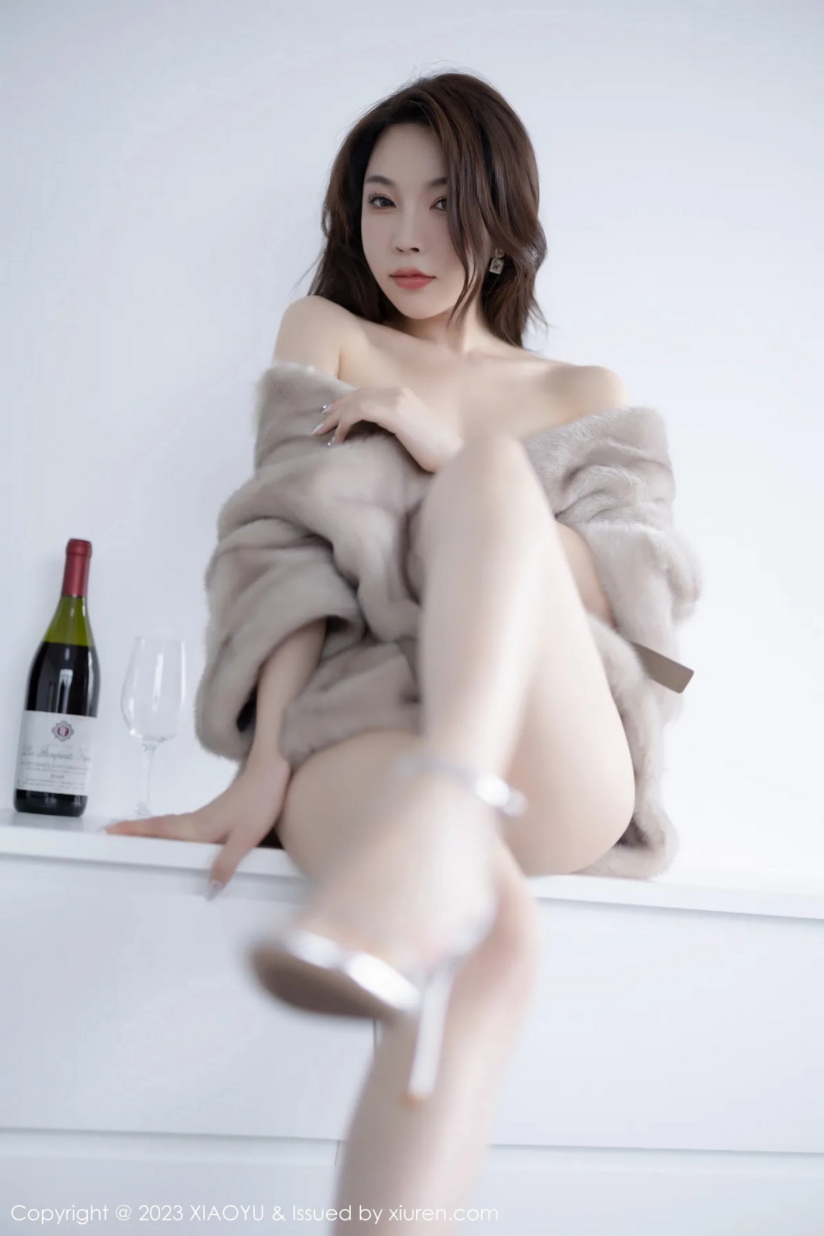 Xgyw.Net_[XiaoYu画语界]Vol.960_女神徐莉芝Booty性感米色吊带裙配原色丝袜秀娇美身段迷人写真85P
