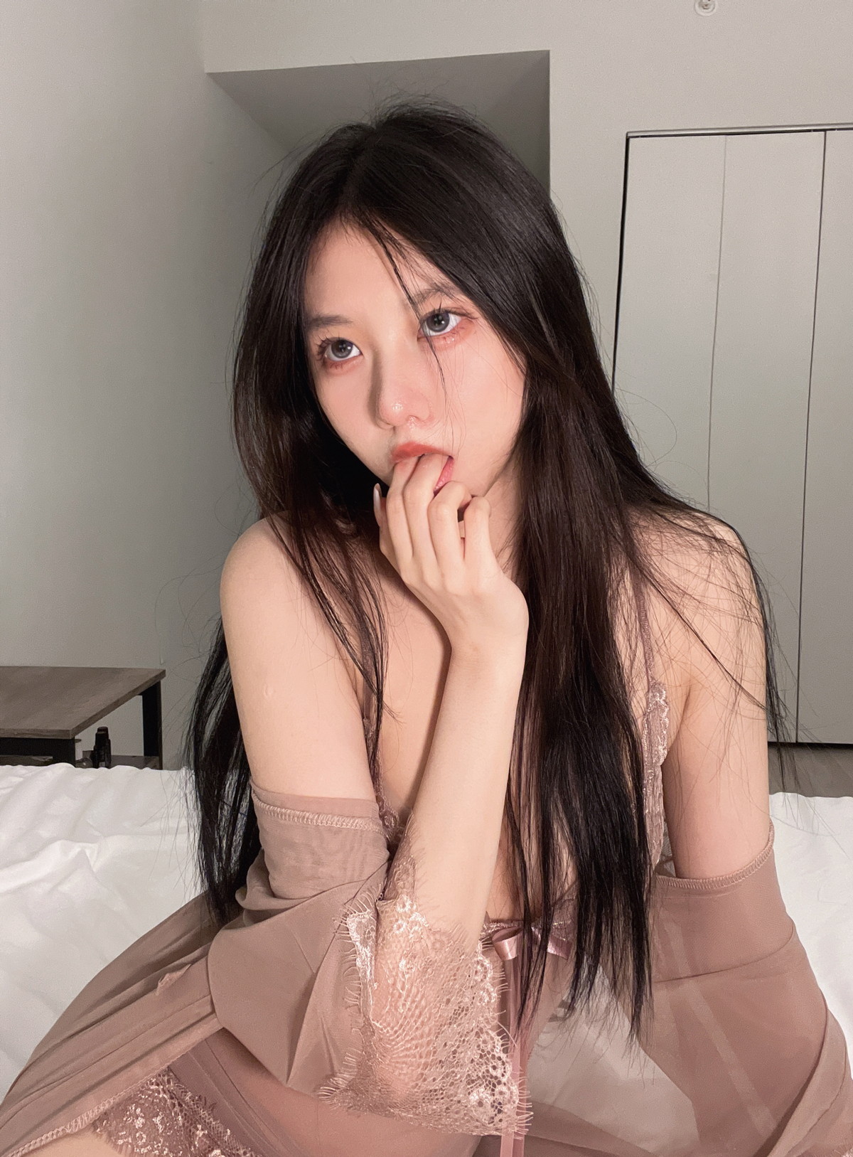 Xgyw.Net_动漫博主果咩酱入夜主题私房性感薄纱睡衣露薄透蕾丝内衣秀惹火身材诱惑写真45P