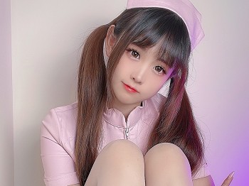 网络青春美女miko酱ww护士姐姐主题性感粉色护士装配肉丝吊袜秀美腿玉足迷人写真27P
