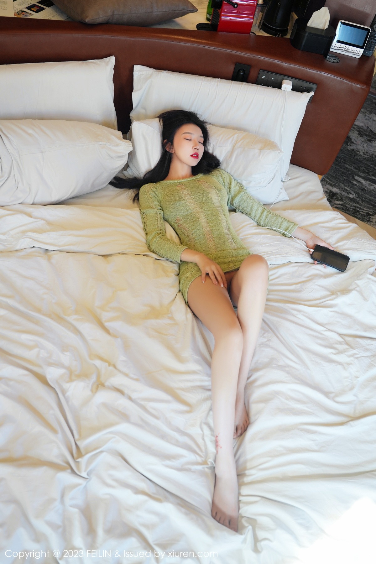 Xgyw.Net_[FeiLin嗲囡囡]VOL.462_女神冯木木LRIS酒店场景浅绿薄透上衣半脱秀惹火身材迷人写真79P