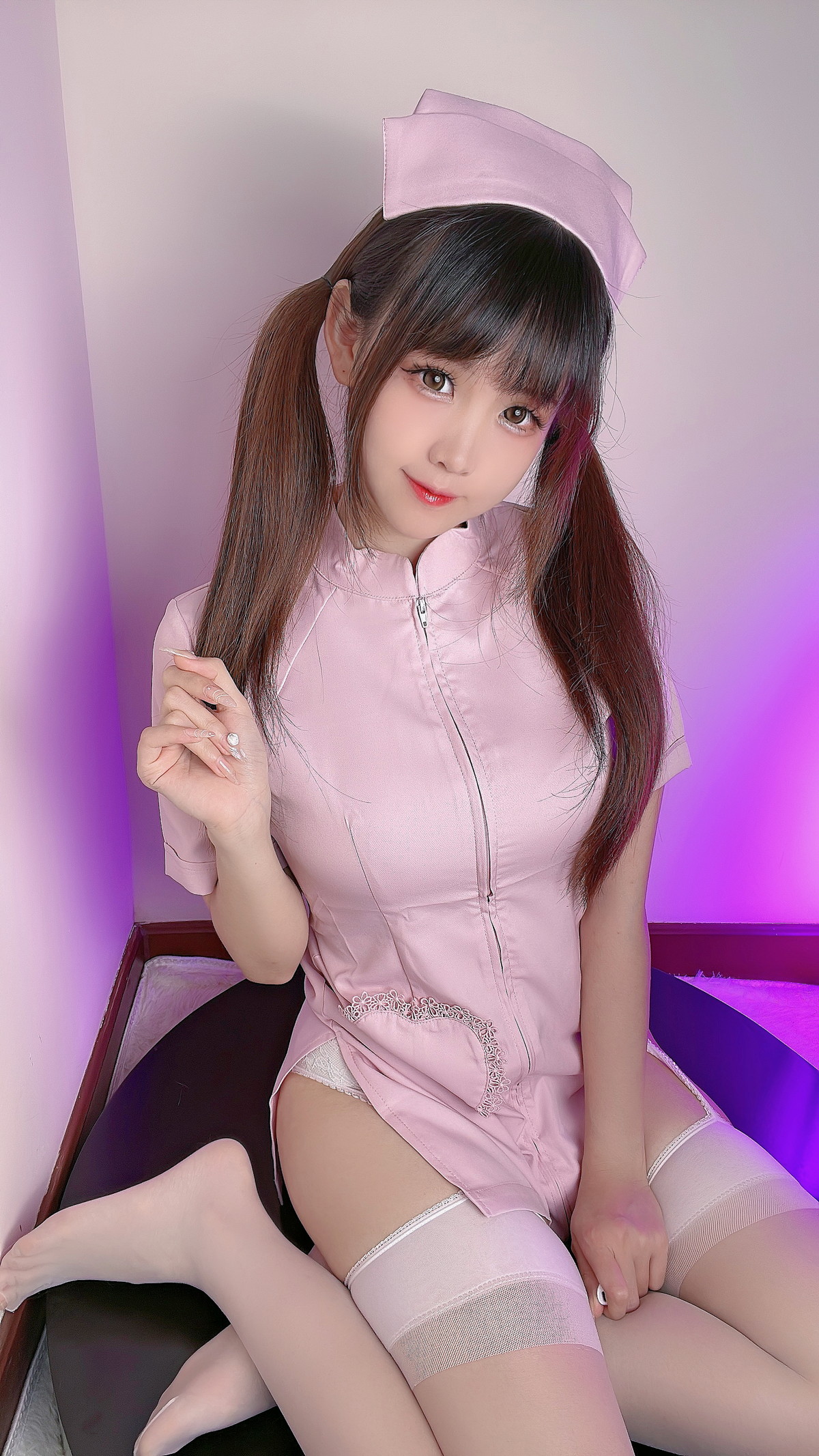 Xgyw.Net_网络美女miko酱ww护士姐姐主题性感粉色护士装配肉丝吊袜秀美腿玉足迷人写真27P