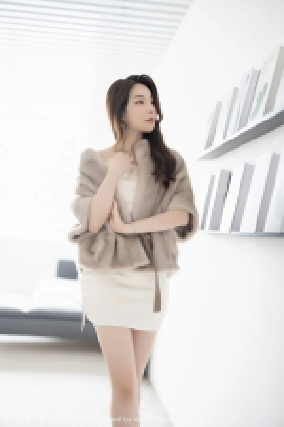 Xgyw.Net_[XiaoYu画语界]Vol.960_女神徐莉芝Booty性感米色吊带裙配原色丝袜秀娇美身段迷人写真85P
