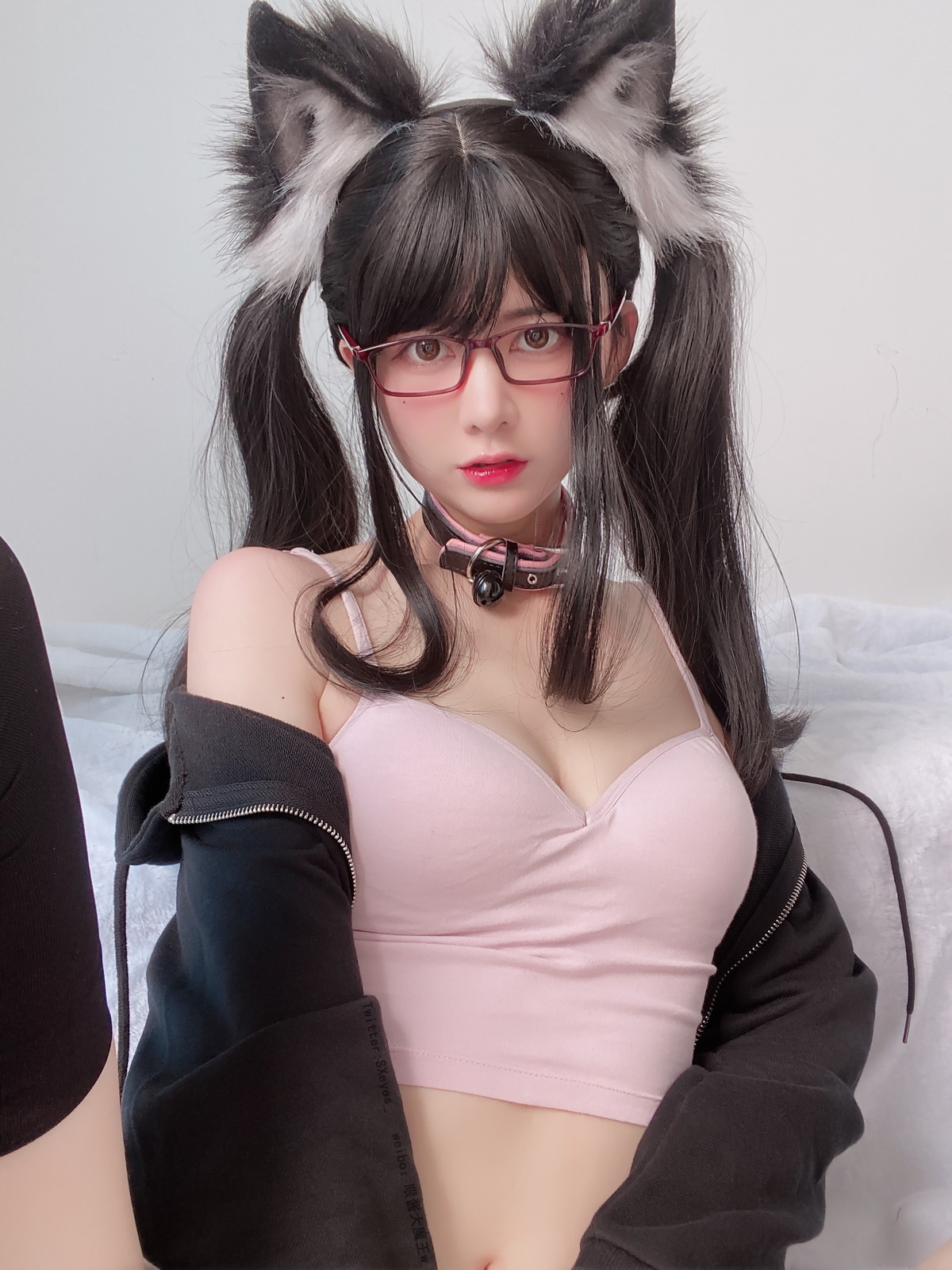 Xgyw.Net_萌妹子眼酱大魔王w黑猫主题脱黑色外衣露性感粉色内衣秀豪乳翘臀诱惑写真26P