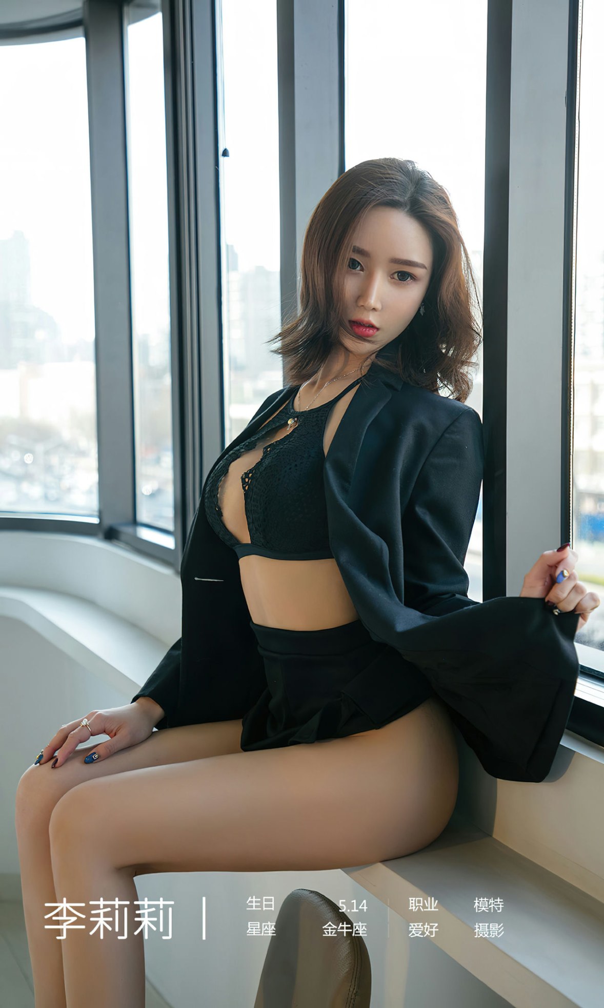 Xgyw.Net_[Ugirls爱尤物]No.2510_模特李莉莉私房性感黑色缕空蕾丝内衣 低胸吊裙迷人诱惑写真35P
