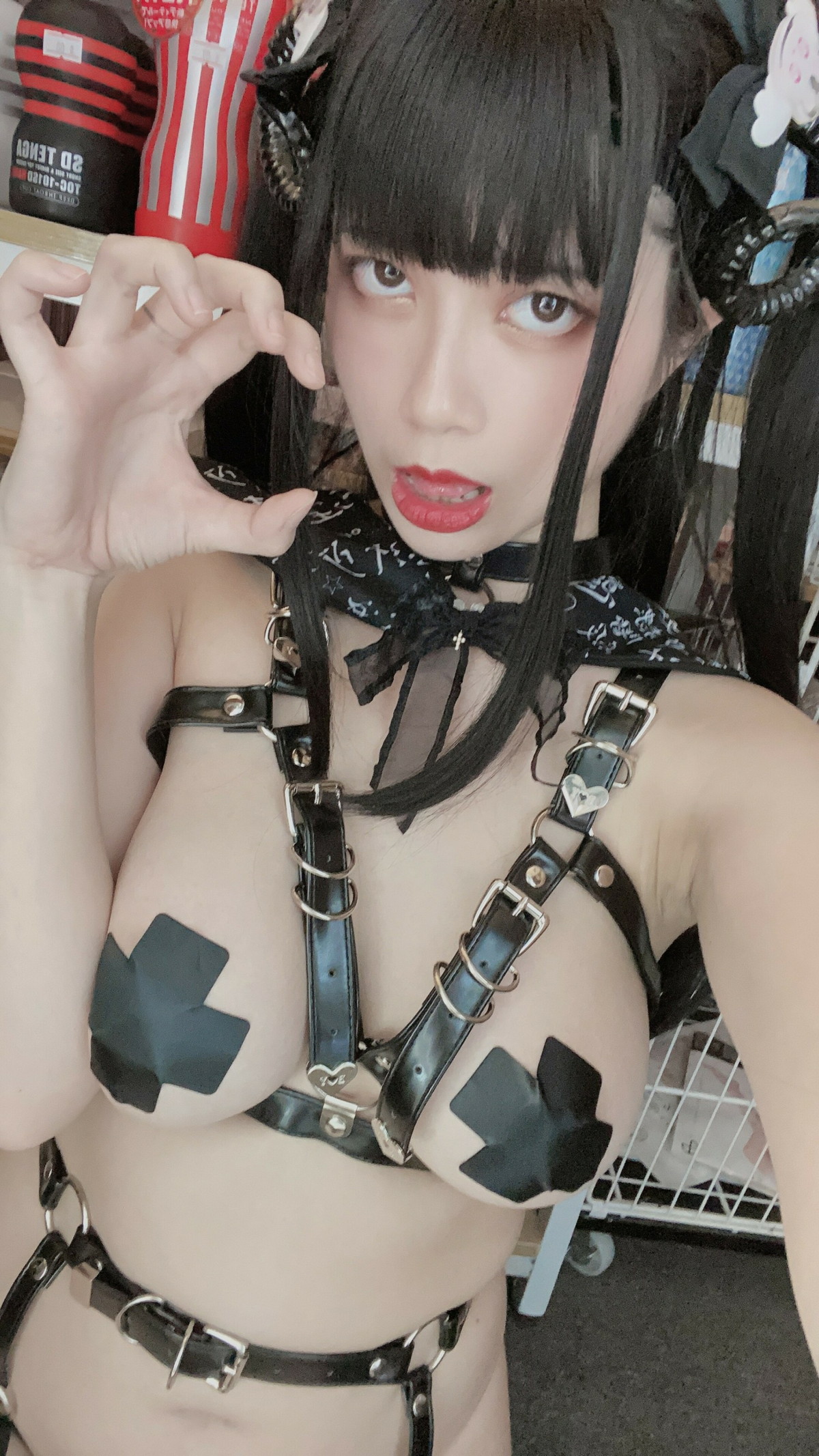 Xgyw.Net_网络美女Hieey Heika嗨兒魅魔主题性感黑色带子情趣服饰露豪乳遮点诱惑写真92P