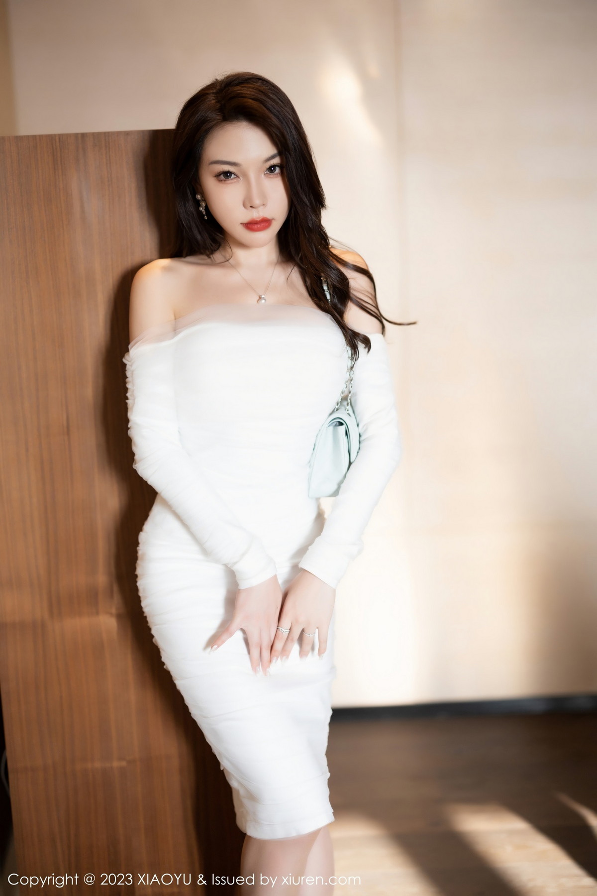 Xgyw.Net_[XiaoYu画语界]Vol.957_女神徐莉芝Booty白色露肩连衣裙配超薄肉丝秀娇美身段诱惑写真94P