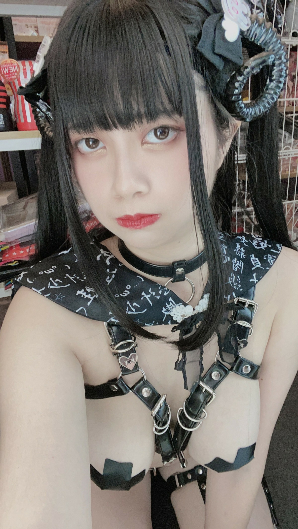Xgyw.Net_网络美女Hieey Heika嗨兒魅魔主题性感黑色带子情趣服饰露豪乳遮点诱惑写真92P