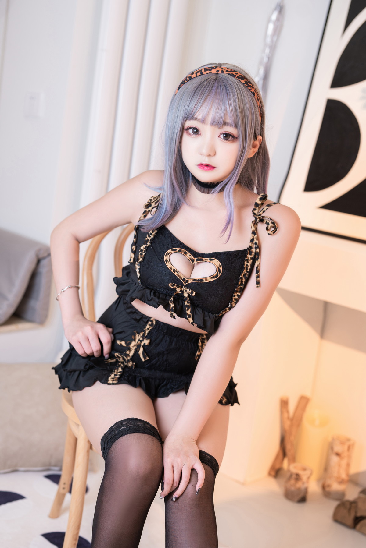 Xgyw.Net_动漫博主恩田直幸连体小豹纹主题性感黑色服饰配黑色蕾丝袜秀丰满身材诱惑写真40P
