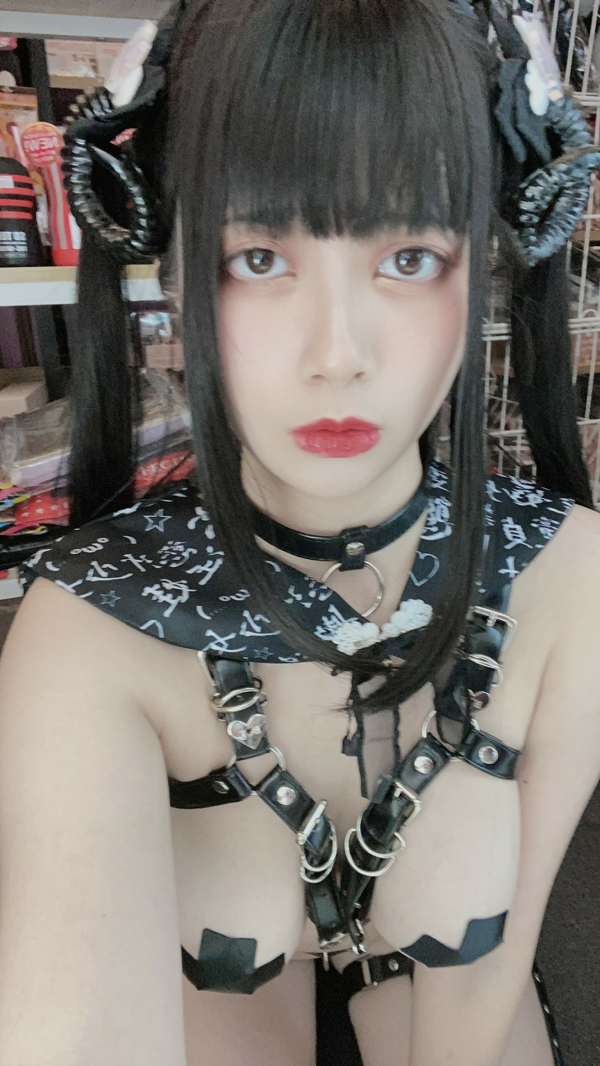 Xgyw.Net_网络美女Hieey Heika嗨兒魅魔主题性感黑色带子情趣服饰露豪乳遮点诱惑写真92P