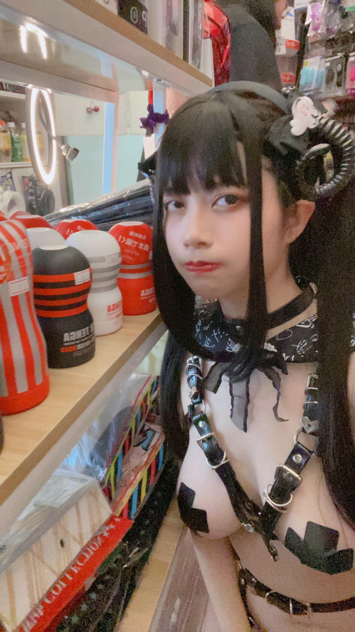 Xgyw.Net_网络美女Hieey Heika嗨兒魅魔主题性感黑色带子情趣服饰露豪乳遮点诱惑写真92P
