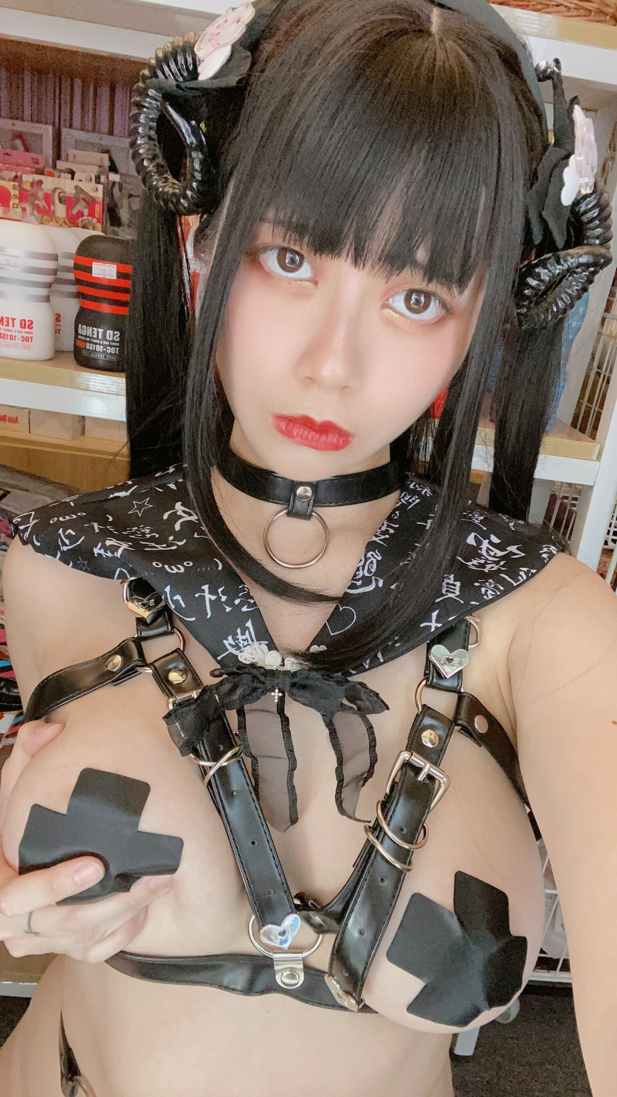Xgyw.Net_网络美女Hieey Heika嗨兒魅魔主题性感黑色带子情趣服饰露豪乳遮点诱惑写真92P