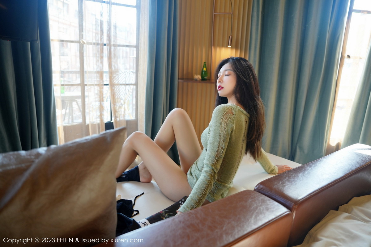 Xgyw.Net_[FeiLin嗲囡囡]VOL.462_女神冯木木LRIS酒店场景浅绿薄透上衣半脱秀惹火身材迷人写真79P