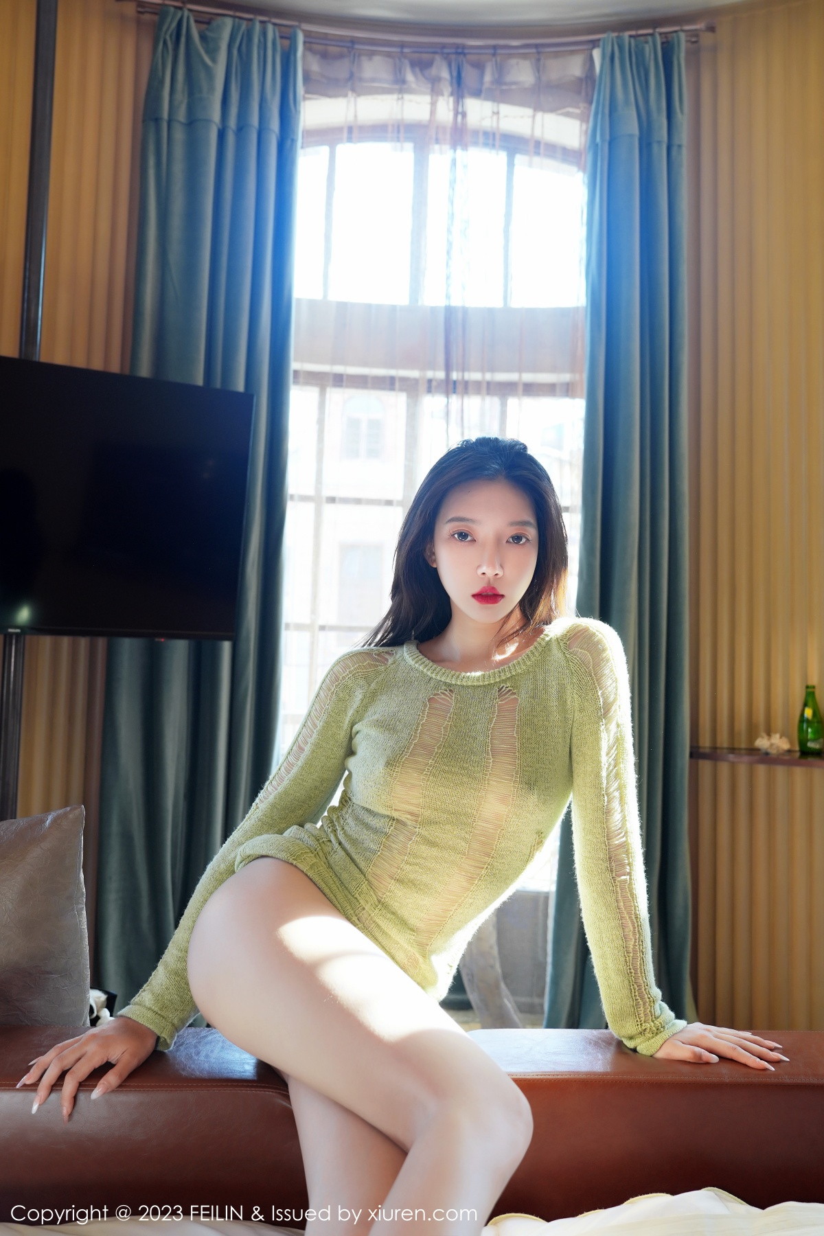 Xgyw.Net_[FeiLin嗲囡囡]VOL.462_女神冯木木LRIS酒店场景浅绿薄透上衣半脱秀惹火身材迷人写真79P