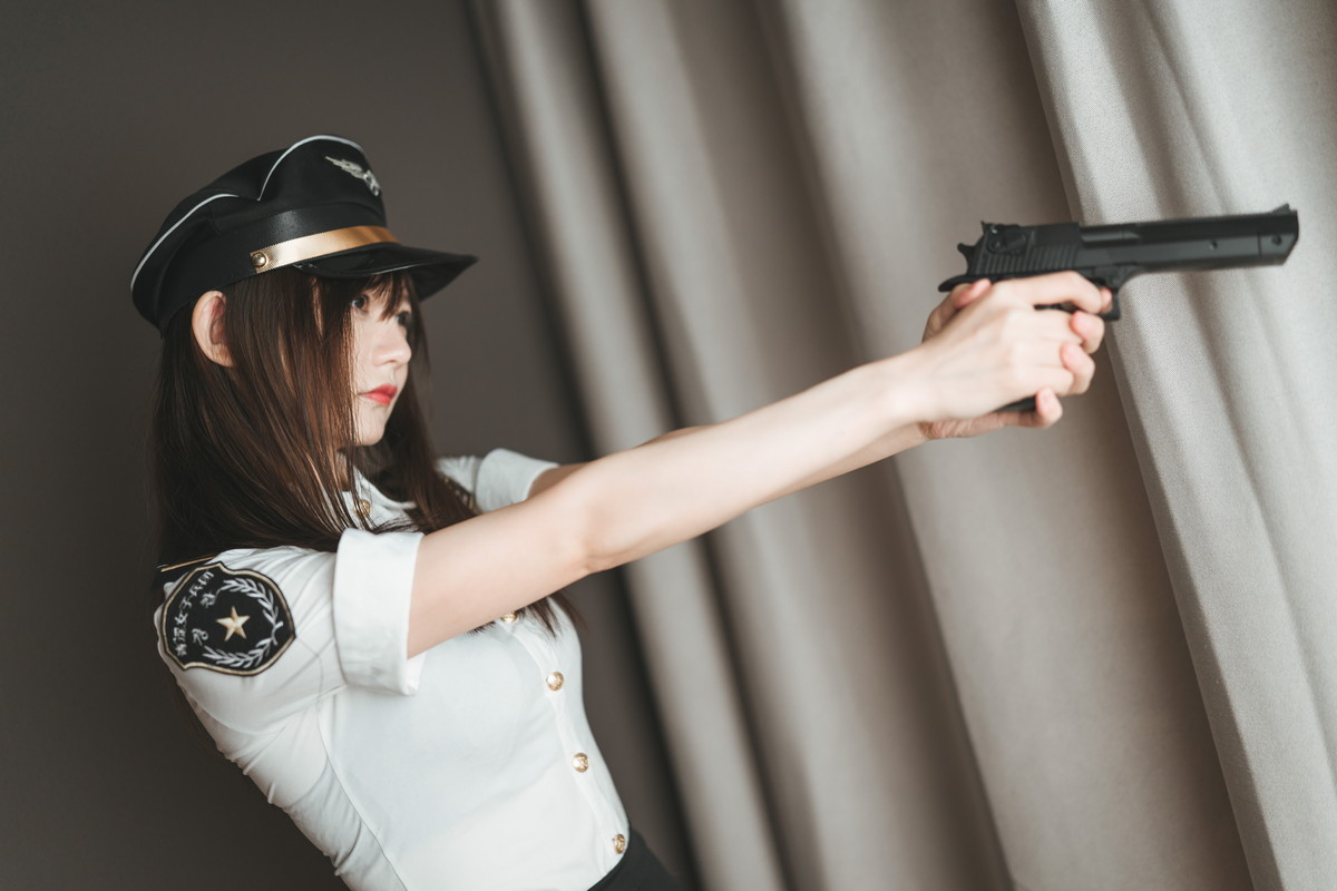 Xgyw.Net_网络美女51酱制服主题性感女警制服情趣捆绑半脱露黑色蕾丝内衣诱惑写真71P
