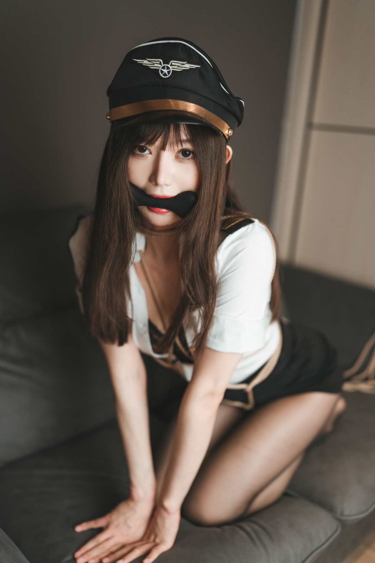 Xgyw.Net_网络美女51酱制服主题性感女警制服情趣捆绑半脱露黑色蕾丝内衣诱惑写真71P