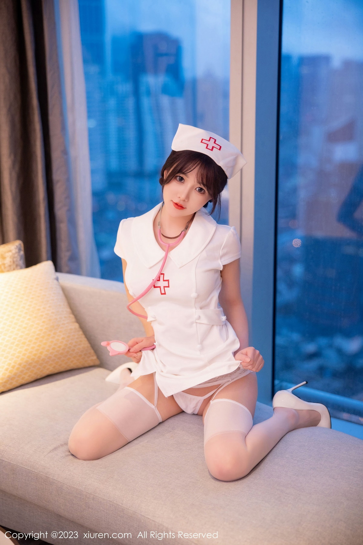 Xgyw.Net_XiuRen第6221期_模特婠婠么性感白色情趣护士服配白丝吊袜秀曼妙身姿绝美写真81P