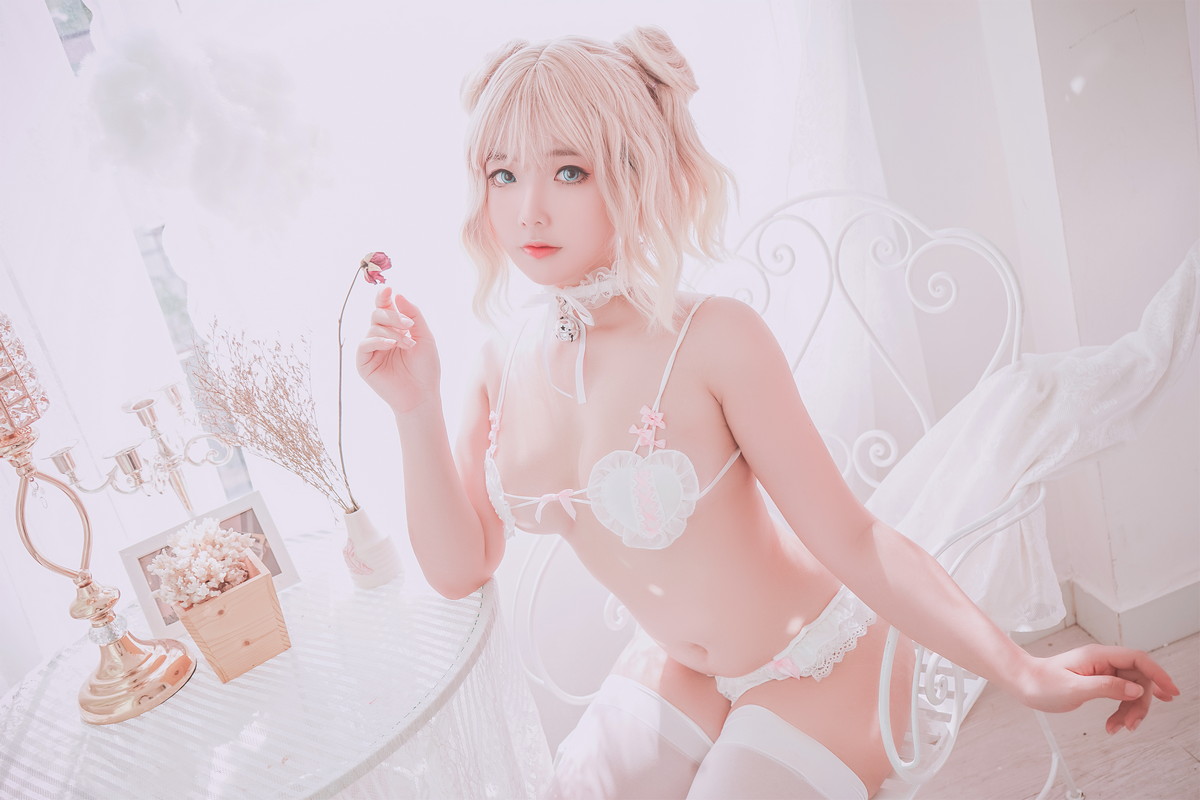 Xgyw.Net_越南小姐姐Messie Huang-Pure Bath主题私房浴缸里花瓣浴情趣内衣诱惑写真26P