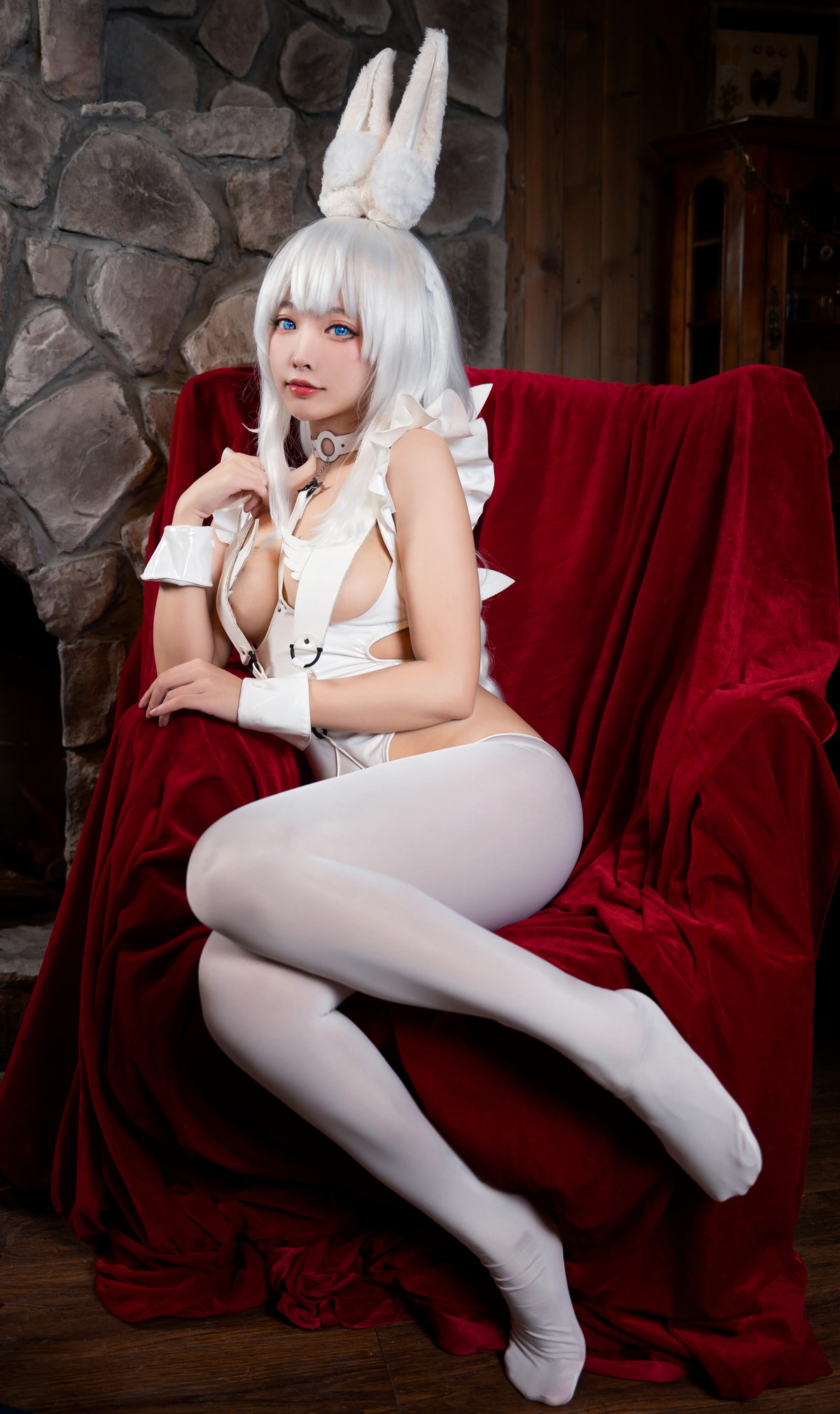 Xgyw.Net_网络美女宫本樱樱饼恶毒主题性感白色皮质连体内衣配白丝袜秀完美身材诱惑写真35P