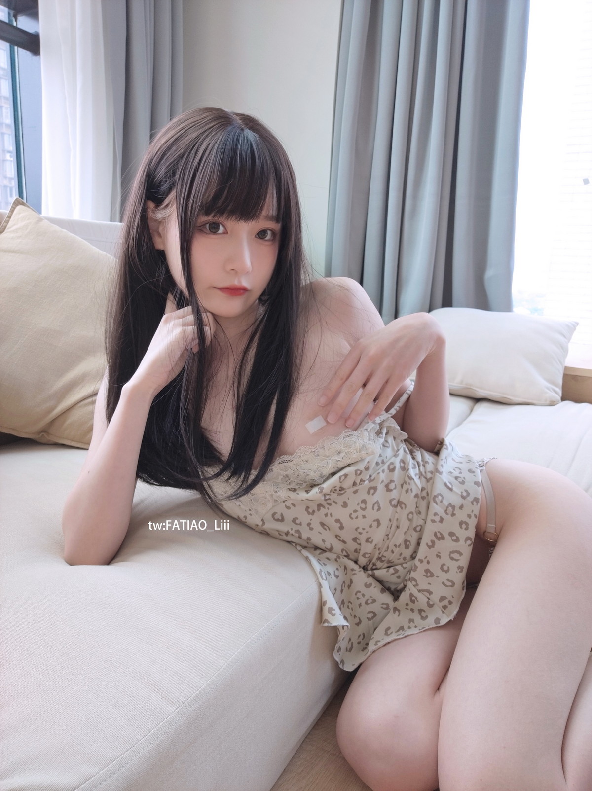Xgyw.Net_网络美女迷之呆梨姐姐的睡衣主题私房半脱睡衣露性感豹纹内裤秀翘臀诱惑写真100P