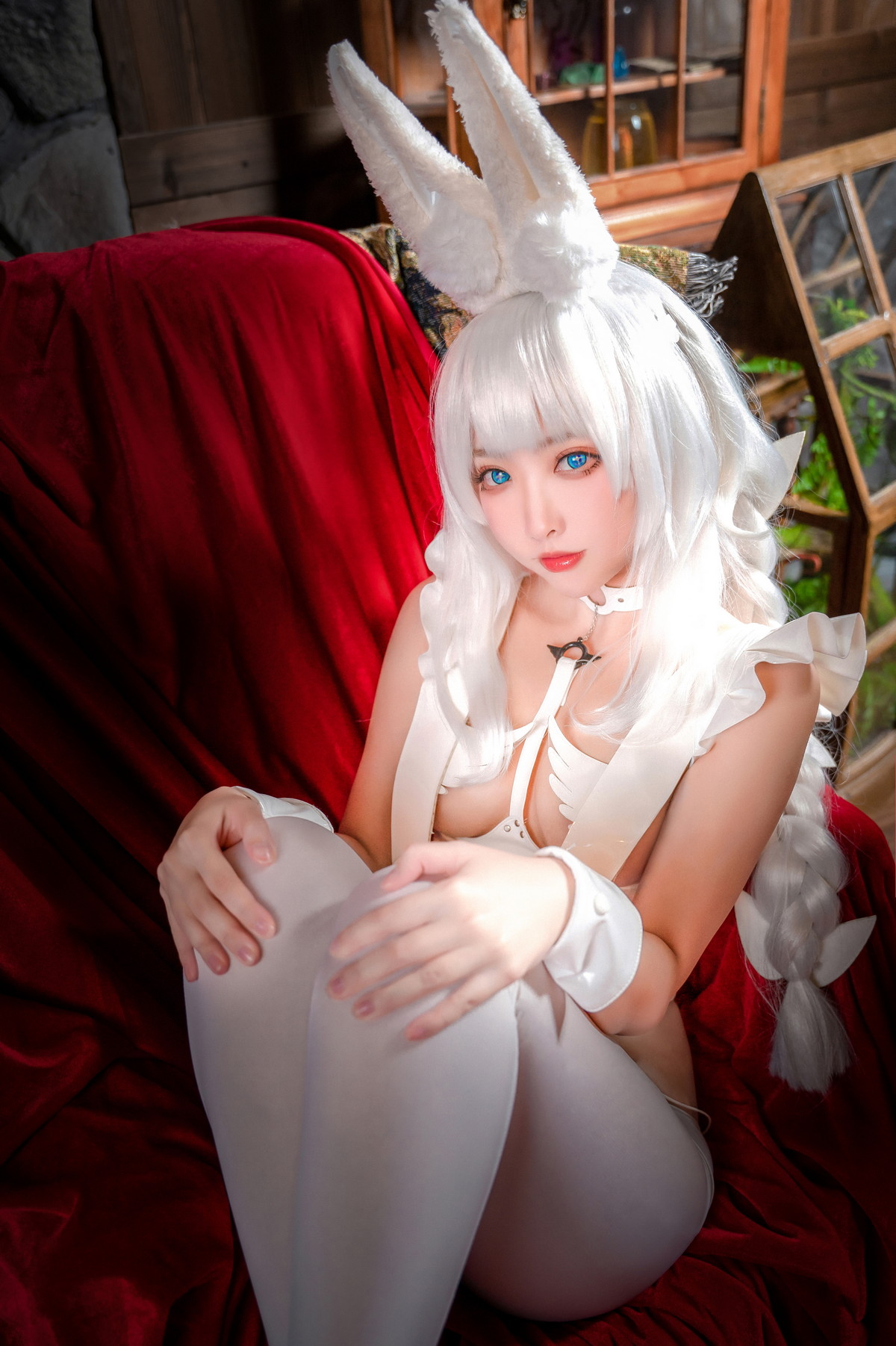 Xgyw.Net_网络美女宫本樱樱饼恶毒主题性感白色皮质连体内衣配白丝袜秀完美身材诱惑写真35P