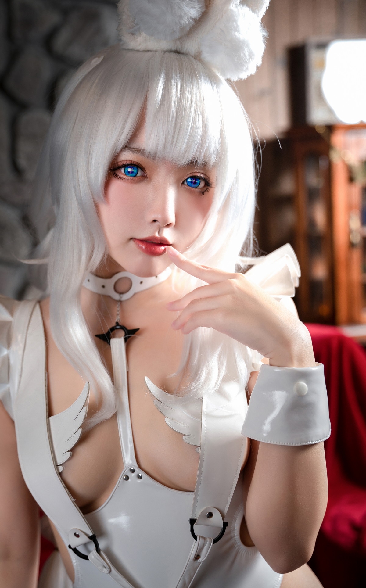 Xgyw.Net_网络美女宫本樱樱饼恶毒主题性感白色皮质连体内衣配白丝袜秀完美身材诱惑写真35P