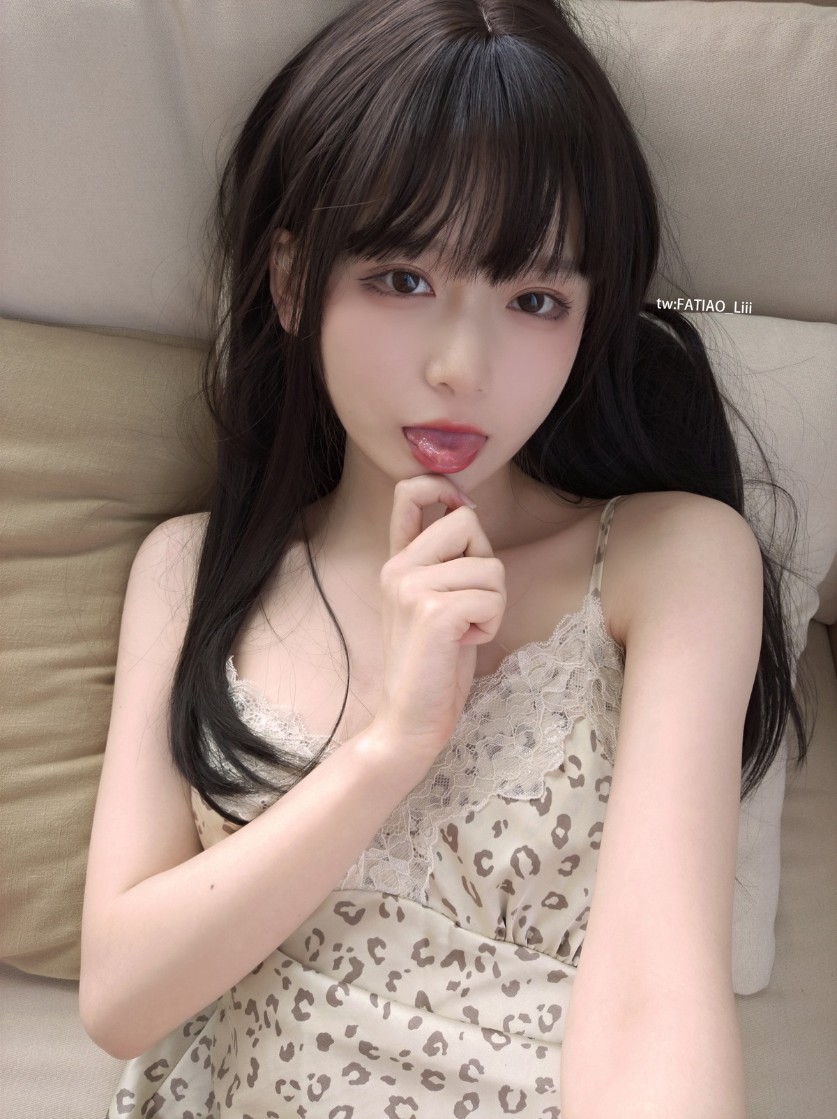 Xgyw.Net_网络美女迷之呆梨姐姐的睡衣主题私房半脱睡衣露性感豹纹内裤秀翘臀诱惑写真100P