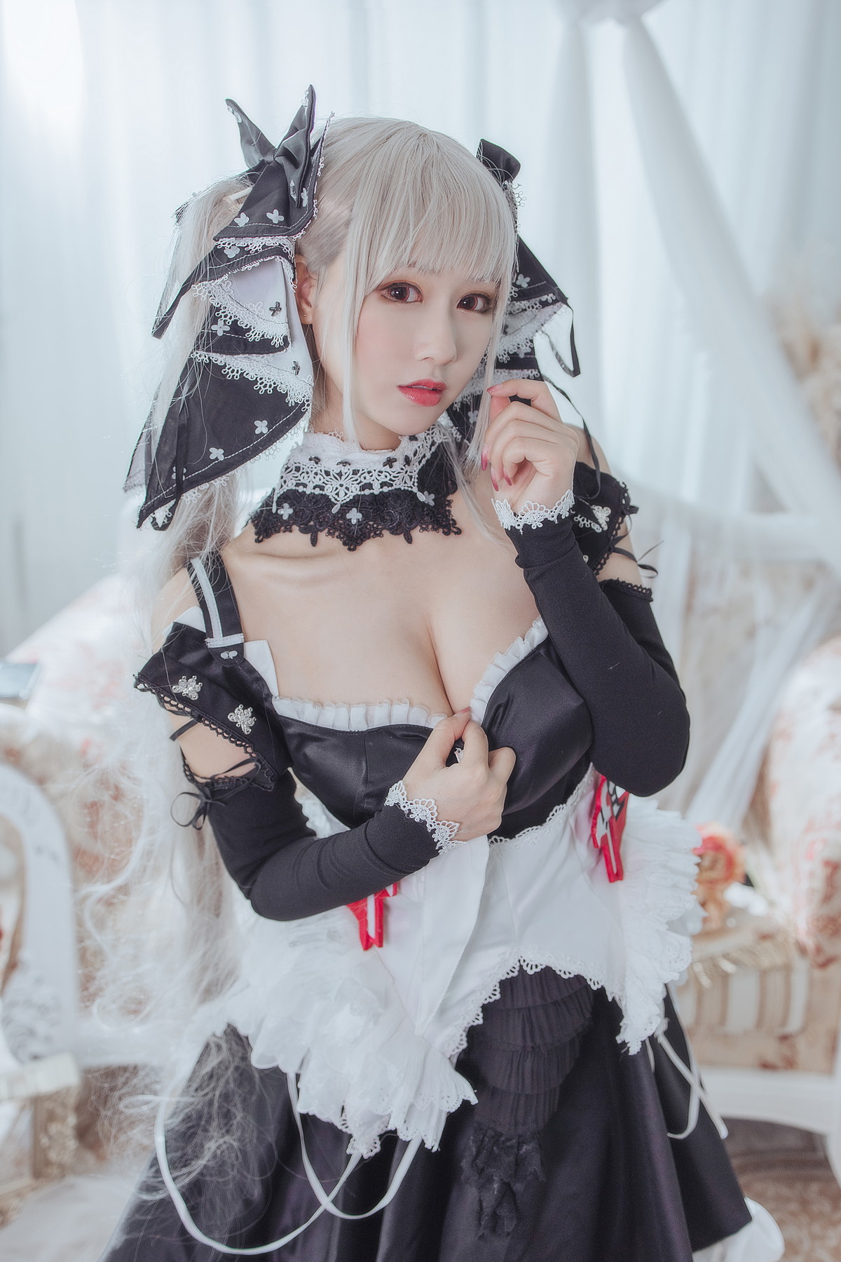 Xgyw.Net_网络美女羽生三未可畏主题私房性感黑色女仆装配白丝吊袜秀美腿玉足迷人写真46P