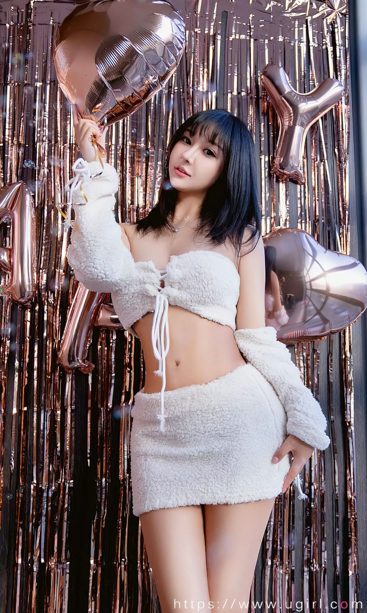 Xgyw.Net_[Ugirls爱尤物]No.2515_模特韩熙私房性感白色绒毛服饰秀完美身材迷人诱惑写真35P