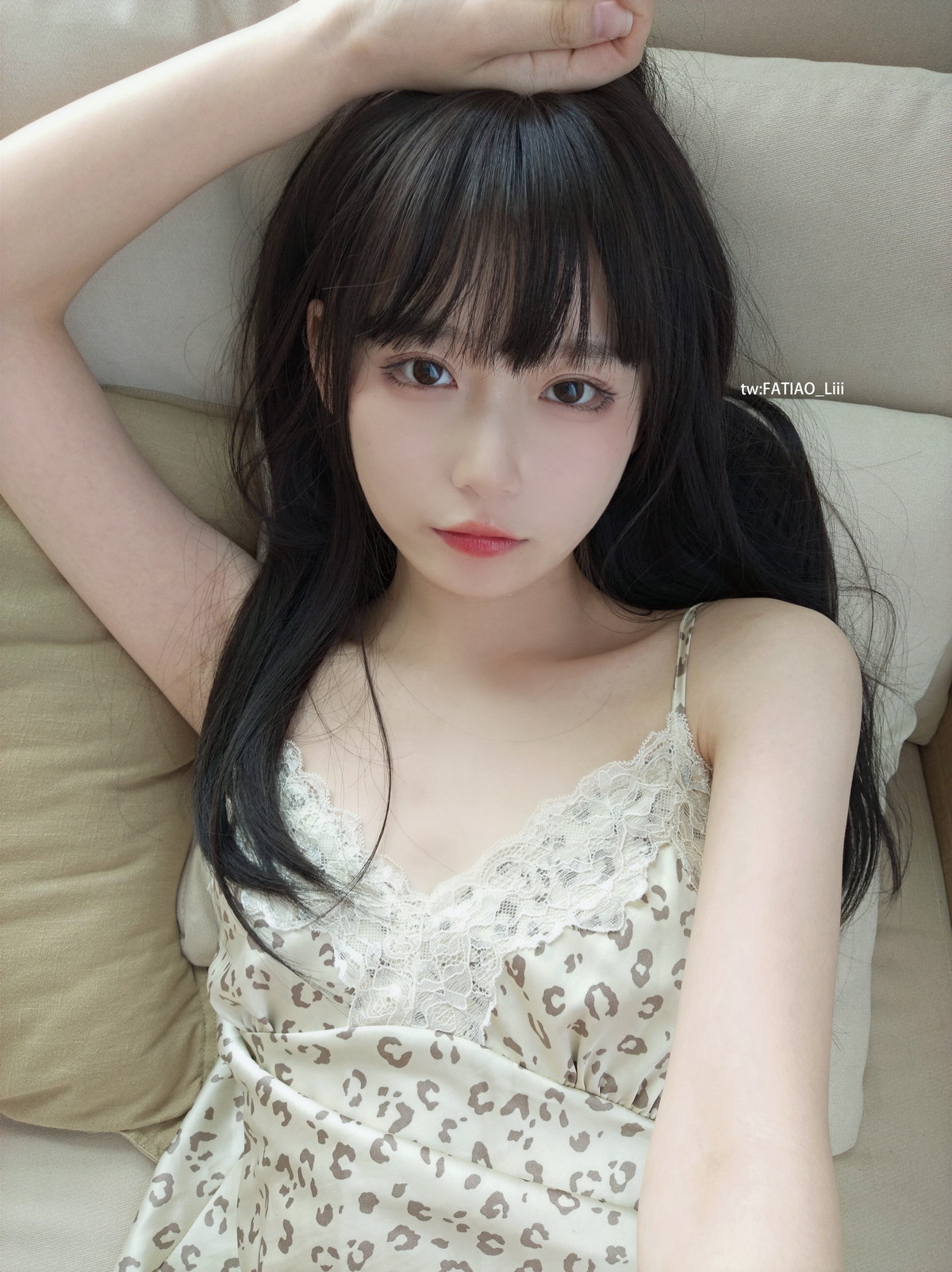 Xgyw.Net_网络美女迷之呆梨姐姐的睡衣主题私房半脱睡衣露性感豹纹内裤秀翘臀诱惑写真100P