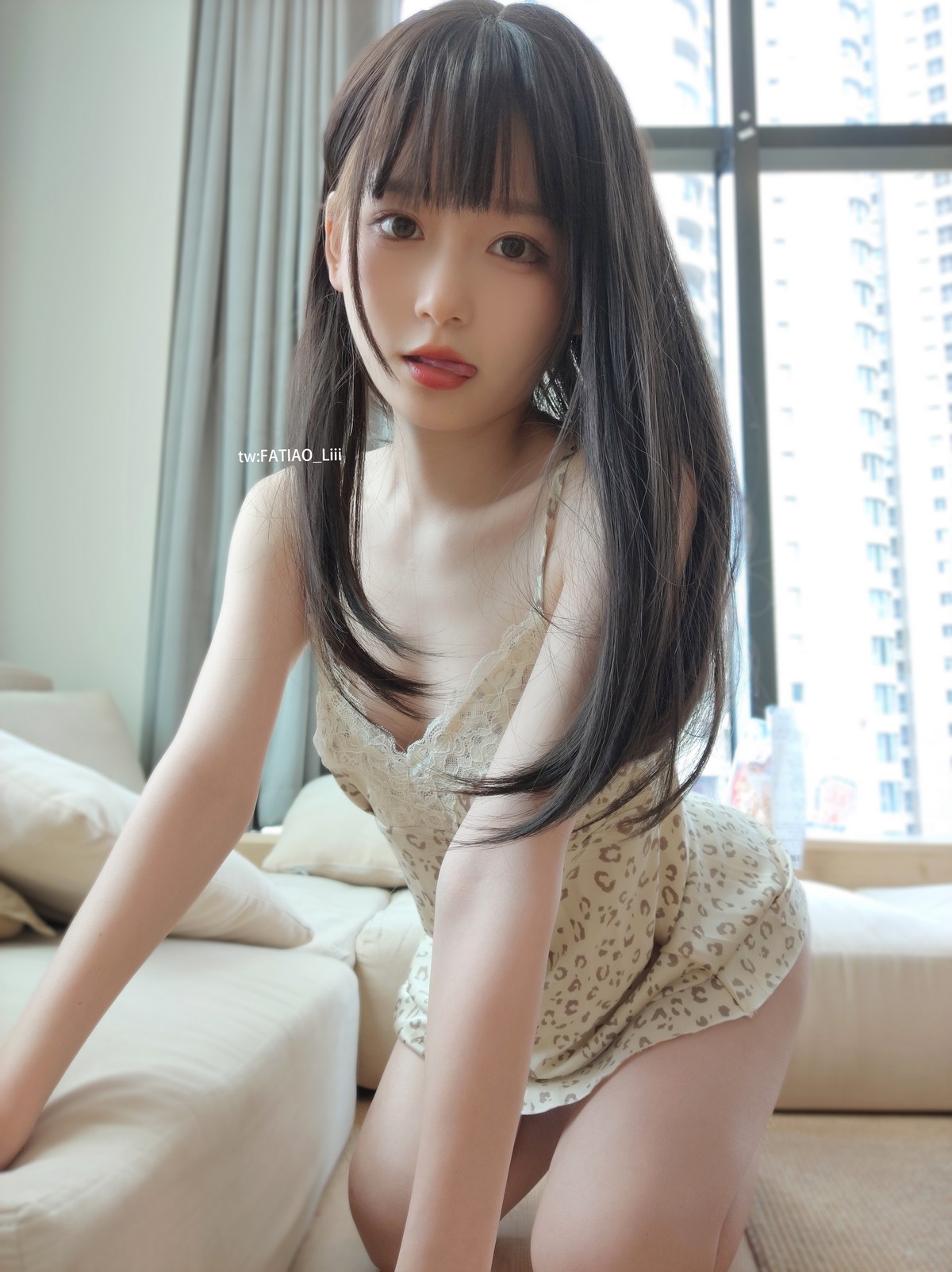 Xgyw.Net_网络美女迷之呆梨姐姐的睡衣主题私房半脱睡衣露性感豹纹内裤秀翘臀诱惑写真100P