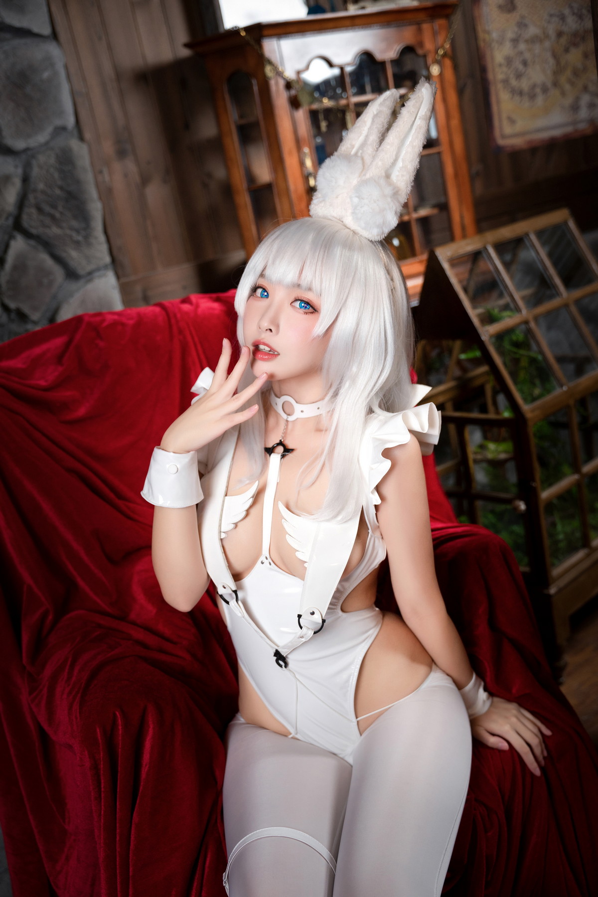 Xgyw.Net_网络美女宫本樱樱饼恶毒主题性感白色皮质连体内衣配白丝袜秀完美身材诱惑写真35P