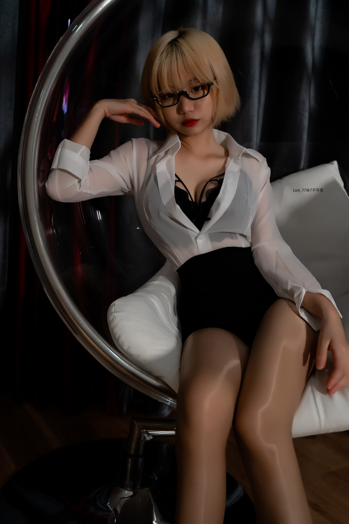 Xgyw.Net_动漫博主柒柒要乖哦黑丝制服主题性感白T配黑色短裙露闪亮肉丝秀美腿诱惑写真100P
