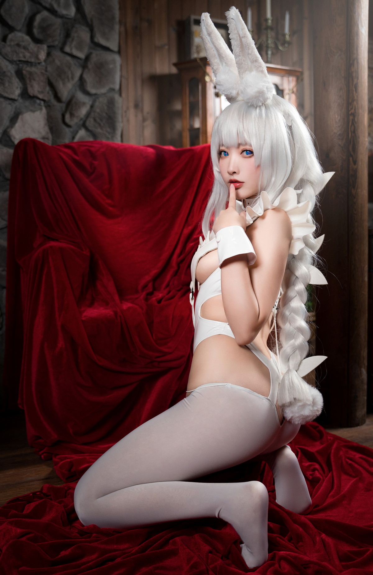 Xgyw.Net_网络美女宫本樱樱饼恶毒主题性感白色皮质连体内衣配白丝袜秀完美身材诱惑写真35P