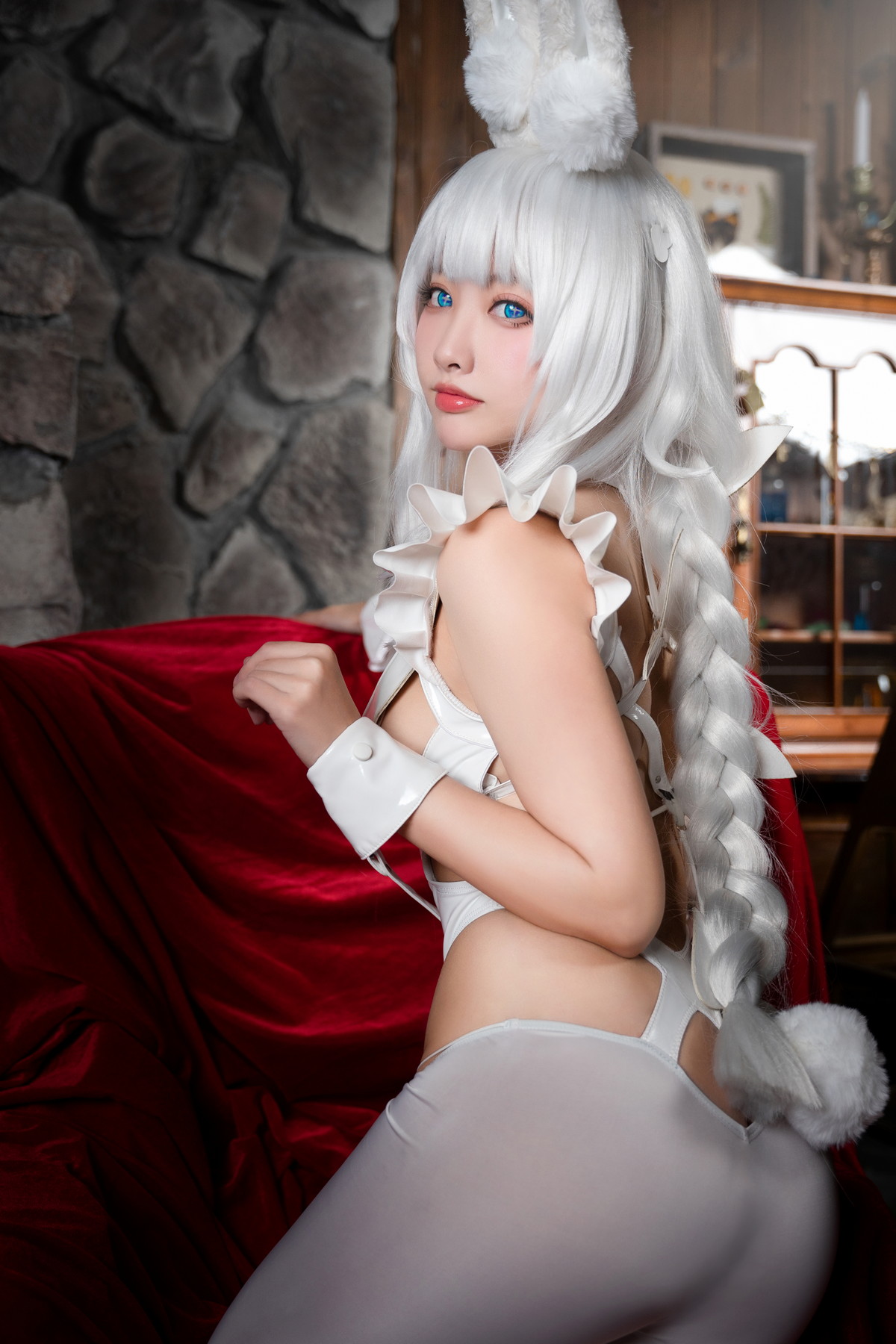 Xgyw.Net_网络美女宫本樱樱饼恶毒主题性感白色皮质连体内衣配白丝袜秀完美身材诱惑写真35P