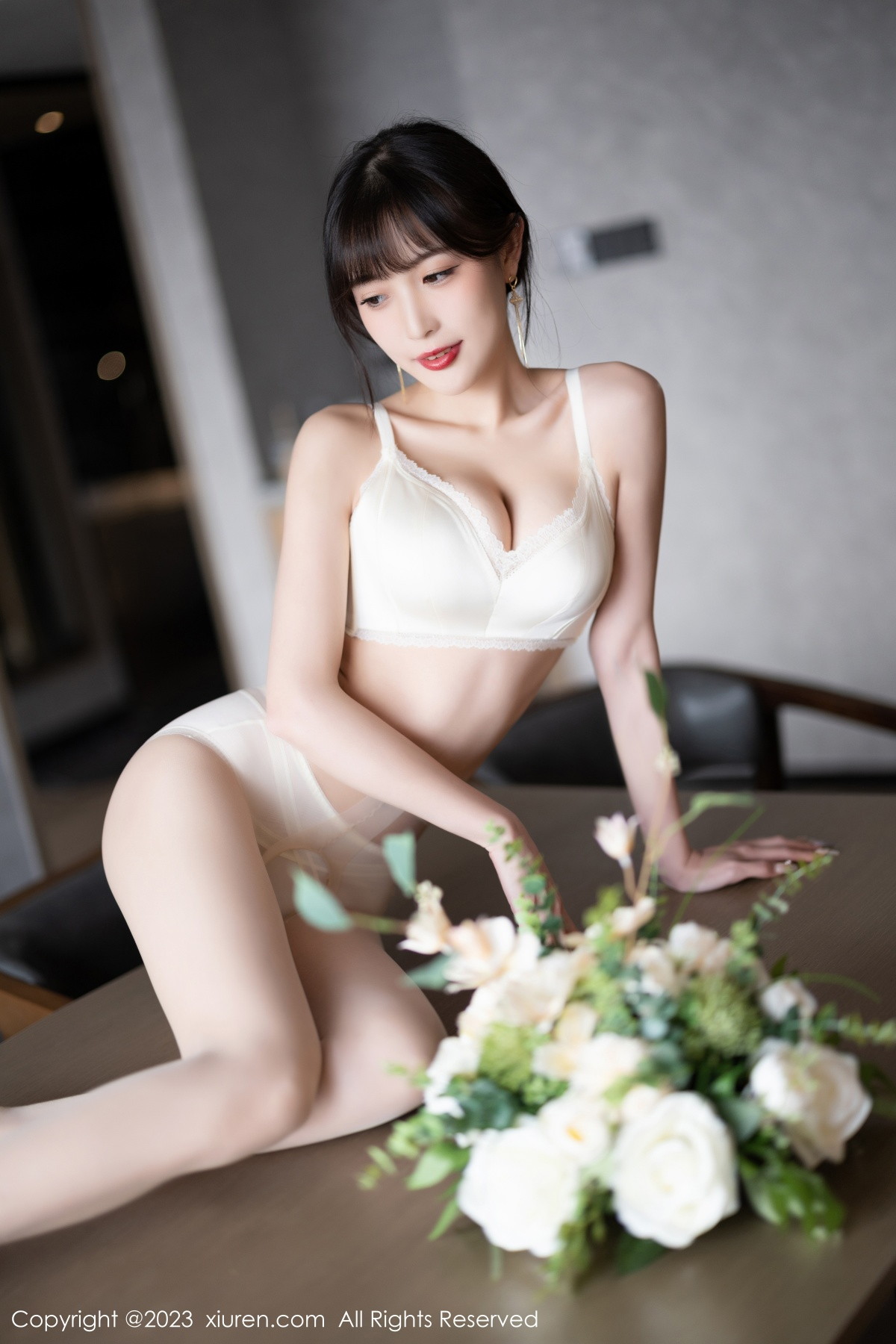 Xgyw.Net_XiuRen第6236期_模特林星阑脱咖啡色连衣裙露白色蕾丝内衣配开档肉丝诱惑写真90P