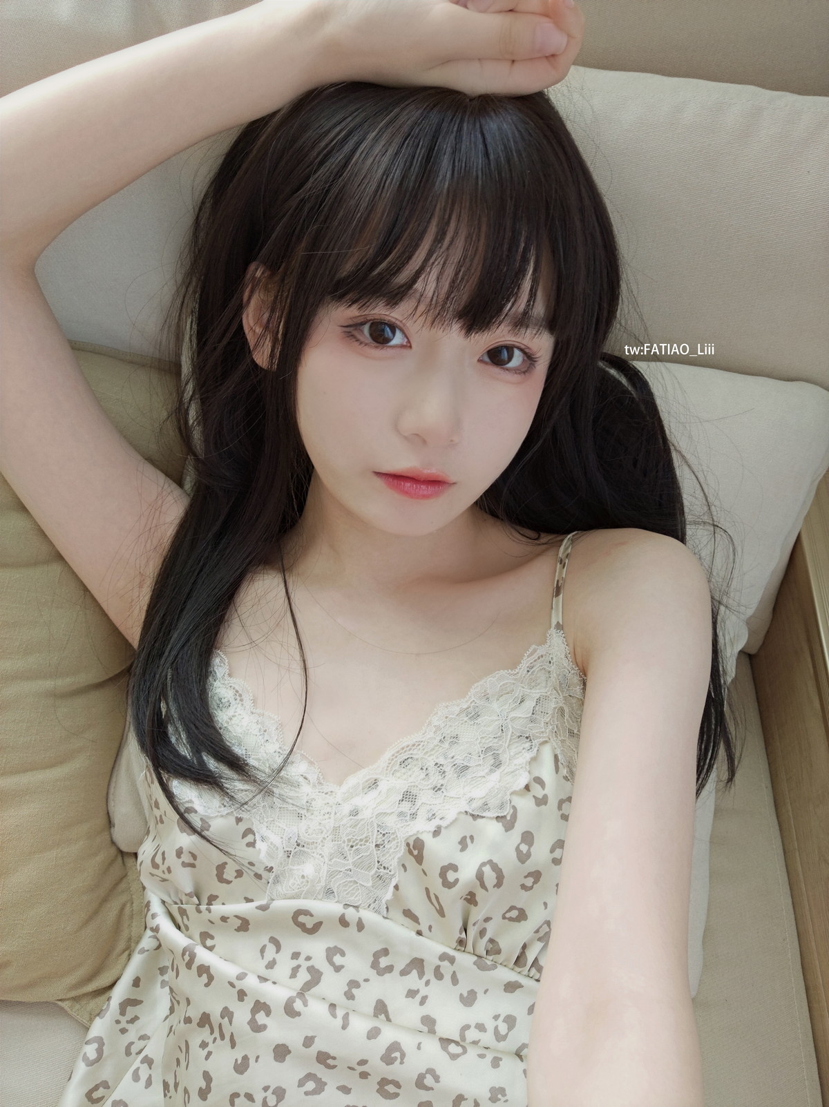 Xgyw.Net_网络美女迷之呆梨姐姐的睡衣主题私房半脱睡衣露性感豹纹内裤秀翘臀诱惑写真100P