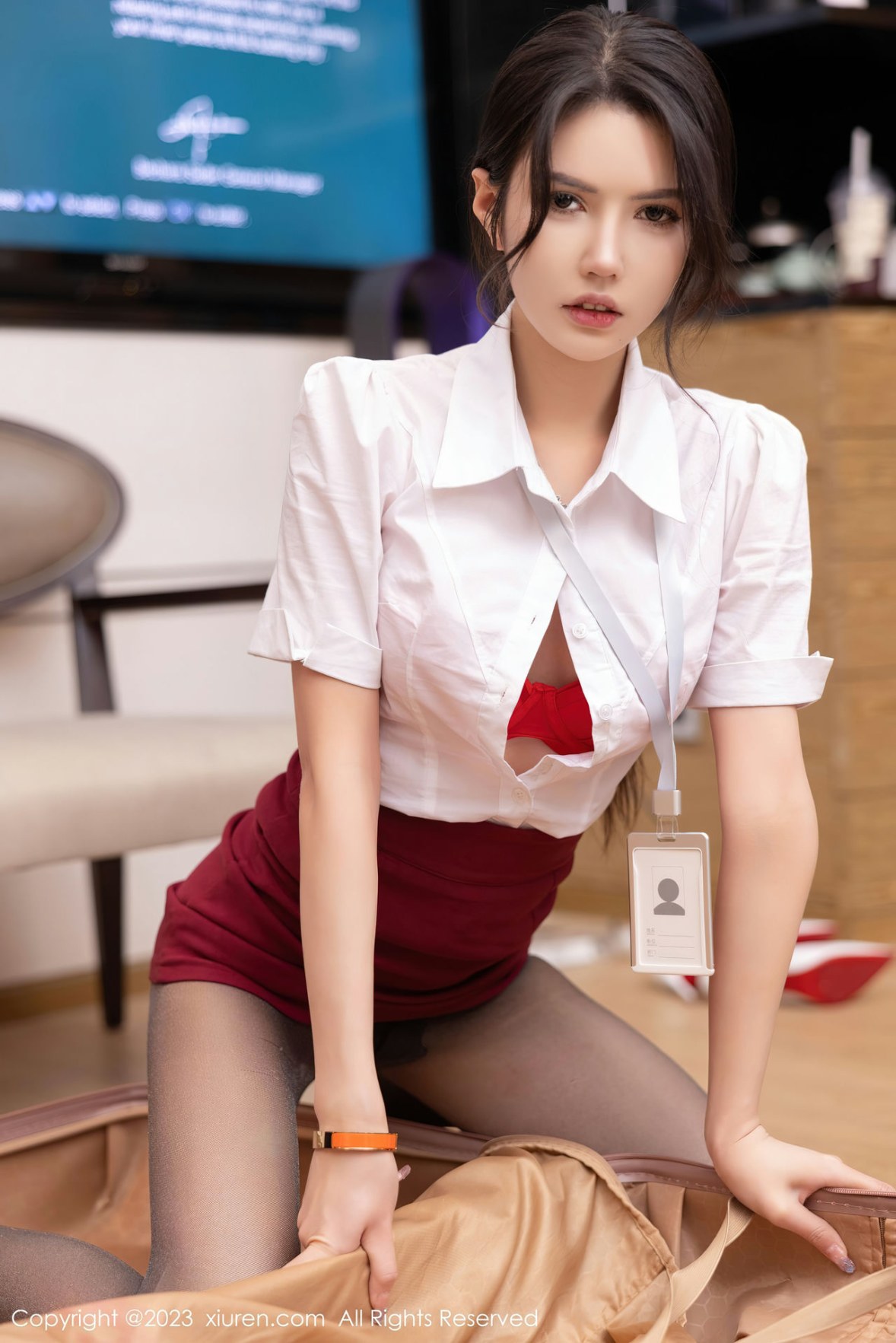 Xgyw.Net_XiuRen第6232期_模特媛媛酱belle性感白T配暗红色短裙露超薄无内黑丝诱惑写真103P