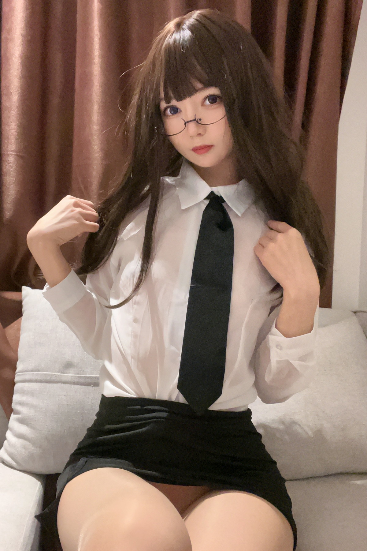 Xgyw.Net_网络美女51酱真空无内肉丝主题私房性感白T配黑短裙露超薄肉丝惹火诱惑写真52P